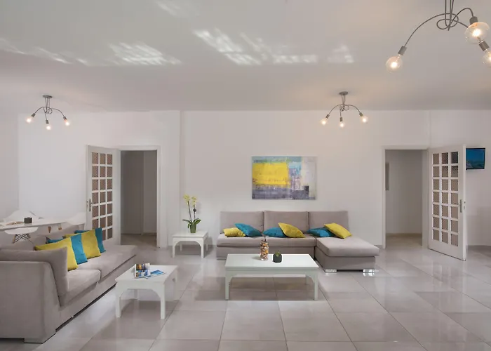 Central hotel: Milos Hotel