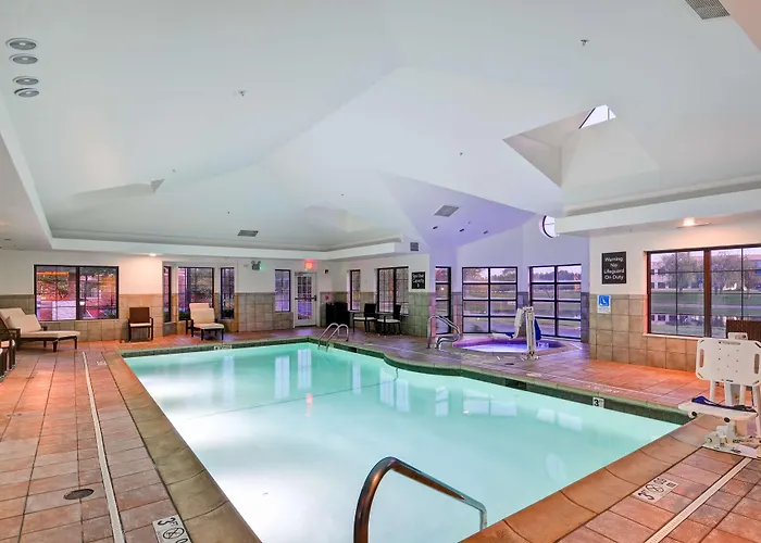 Hotel: Homewood Suites By Hilton Aurora Naperville