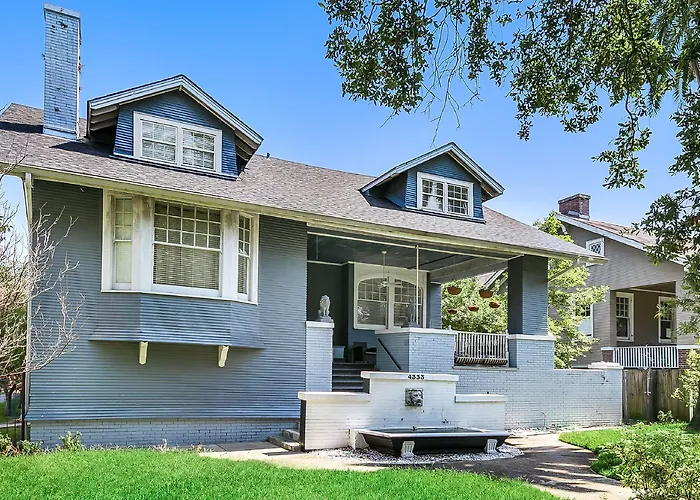 Apartment: Comfortable Rooms Near All Nola Hot Spots