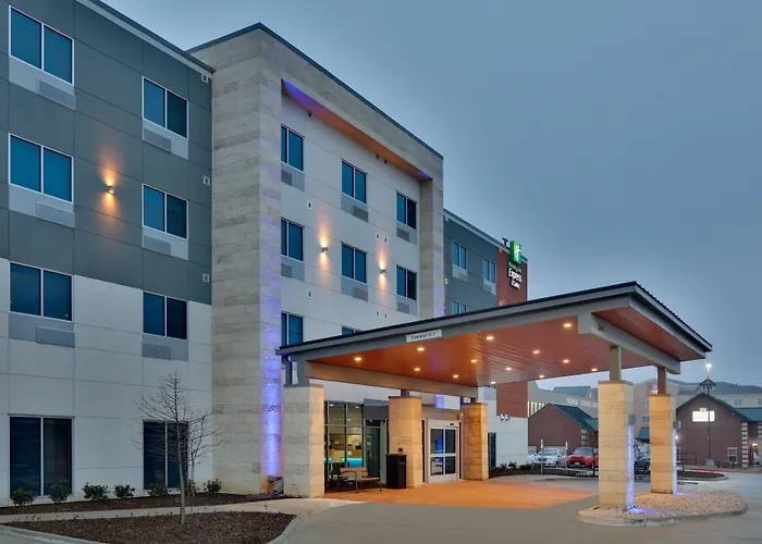 Cheap hotel: Holiday Inn Express & Suites Plano East - Richardson By Ihg