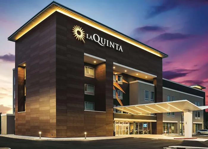 Hotel with view: La Quinta Inn & Suites By Wyndham Atlanta South - Mcdonough