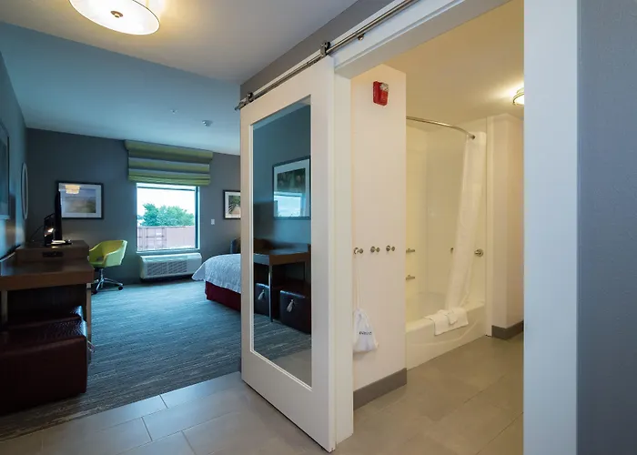 Hampton Inn & Suites - Allen Park