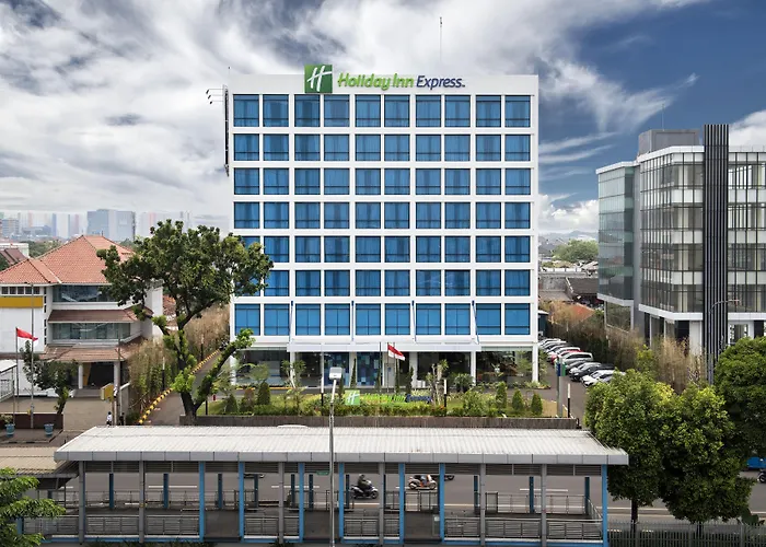 Сity center hotels Holiday Inn Express Jakarta Matraman By Ihg