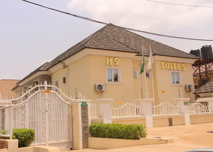 Hotel: H9 Suites