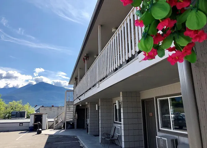 Hotel with view: Canterbury Inn