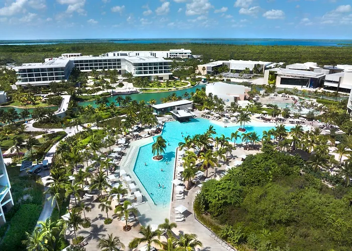 Pet Friendly hotel: Grand Palladium Select Costa Mujeres