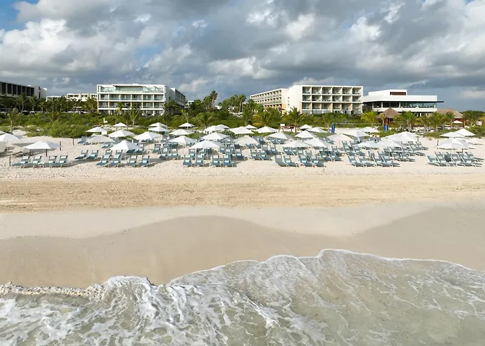 Luxury hotel only: Family Selection At Grand Palladium Select Costa Mujeres