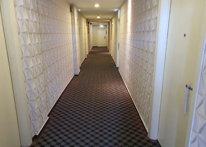 Jacuzzi hotel: Grandeur Hotel And Spa