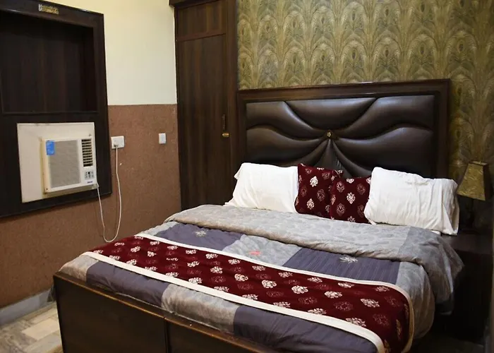 Waterpark hotels Lucky Restaurant & Guest House Near Taj Mahal