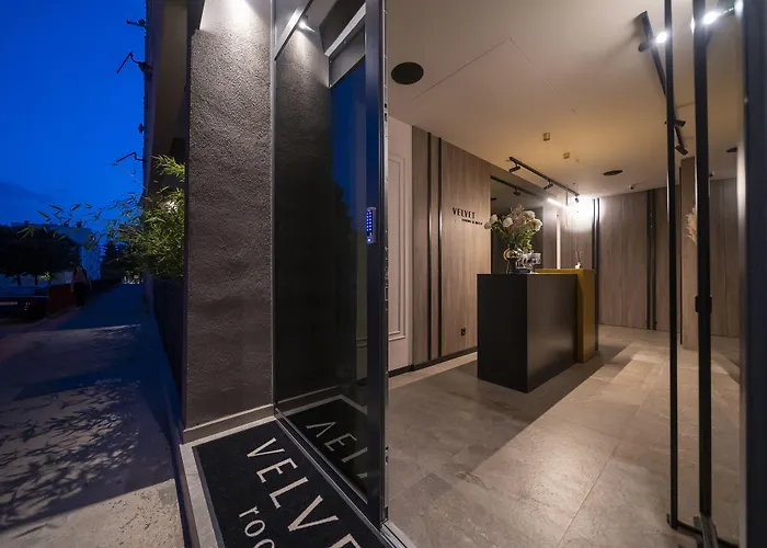 Jacuzzi hotel: Velvet Rooms & More