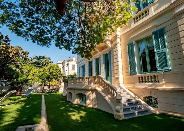 Hotel pres du College: Banana'S Camp