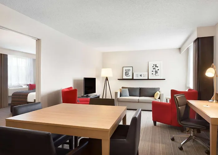 Resort: Country Inn & Suites By Radisson, Minneapolis West, Mn