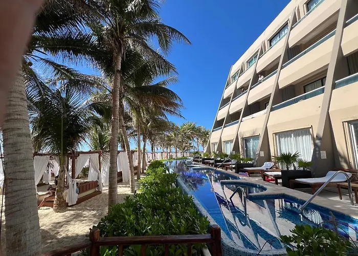 Pet Friendly hotel: Flamingo Cancun All Inclusive