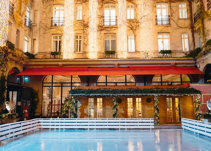  Plaza Athénée - Dorchester Collection