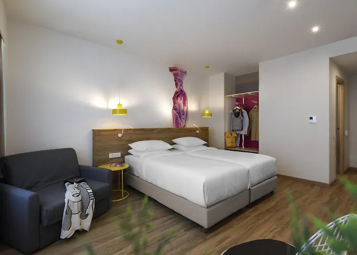 5 star hotel: Ibis Styles Athens Routes
