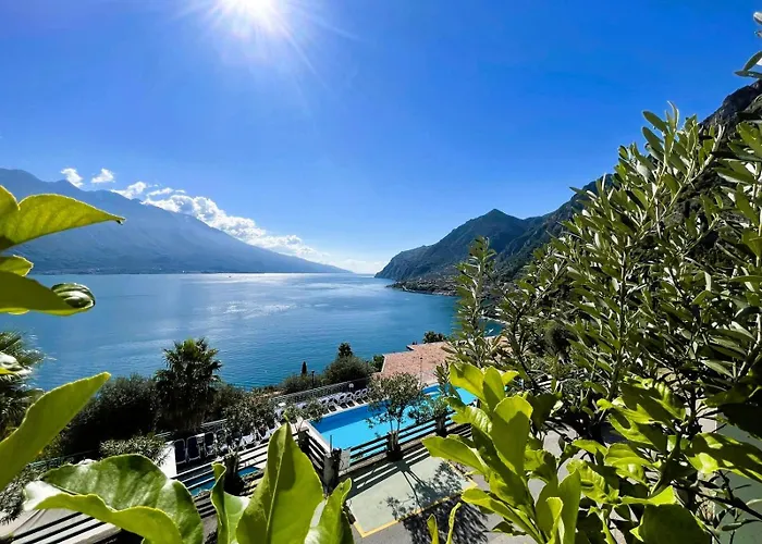 3 star hotel: Centro Vacanze La Limonaia