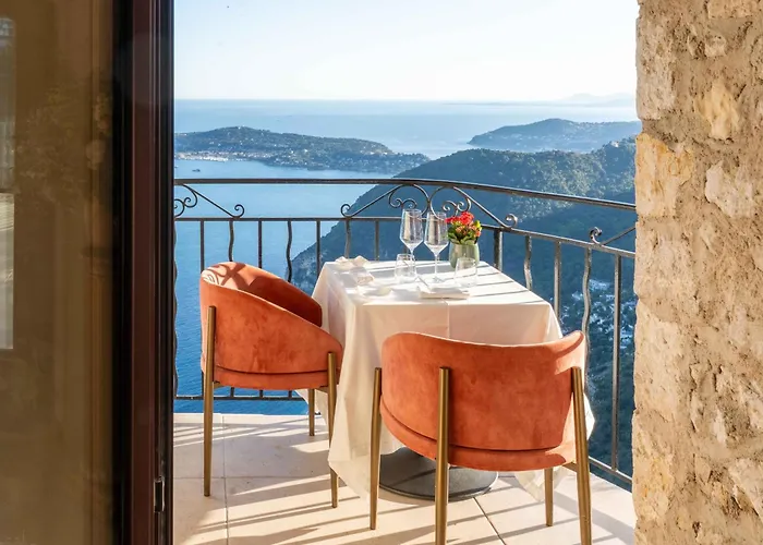 Pet Friendly hotel: Chateau Eza