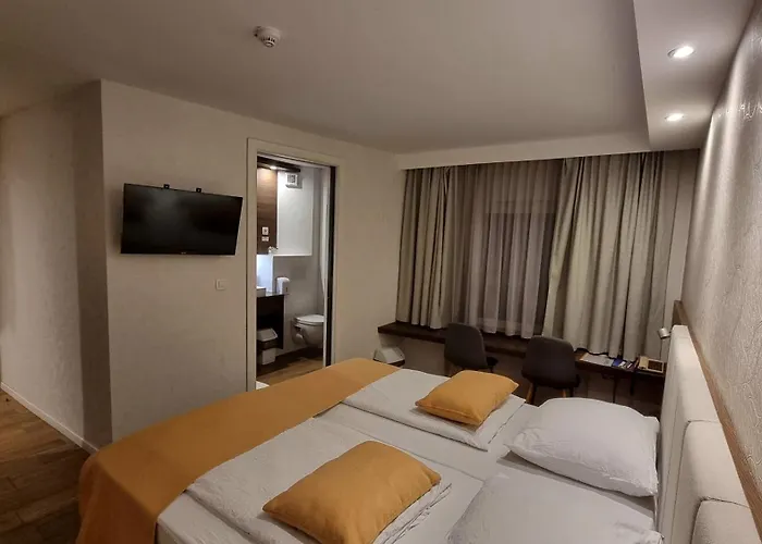  Emonec