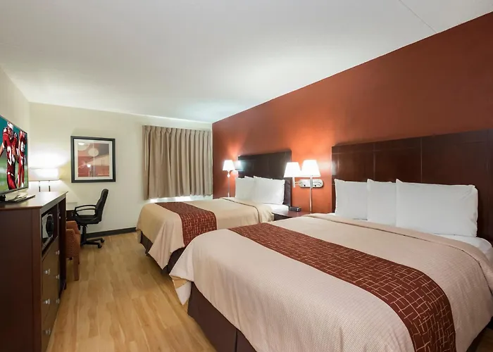 Hotel near College: Red Roof Inn & Suites Cincinnati North-Mason