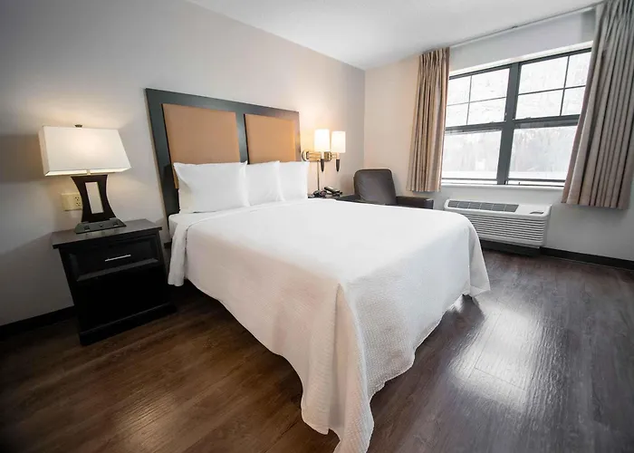 Dog friendly hotels Extended Stay America Suites - Phoenix - Midtown