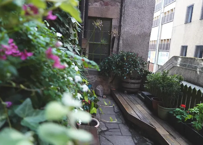 High Street - Over 18S Only, Backpackers Atmosphere (Adults Only)
