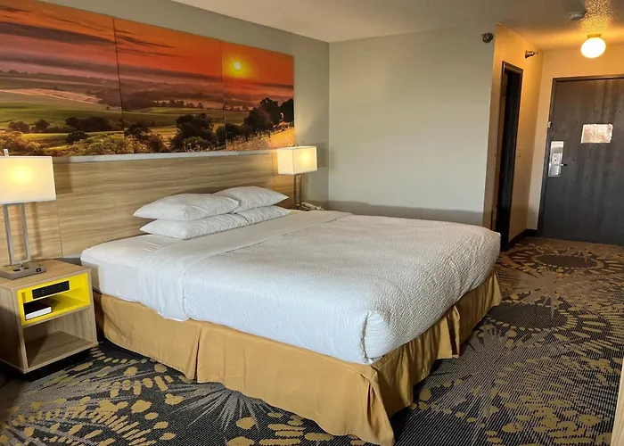 Motel: Days Inn By Wyndham Salina I-70