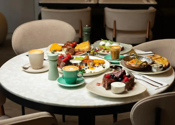 Family Hotel: The Lion & Key Hotel