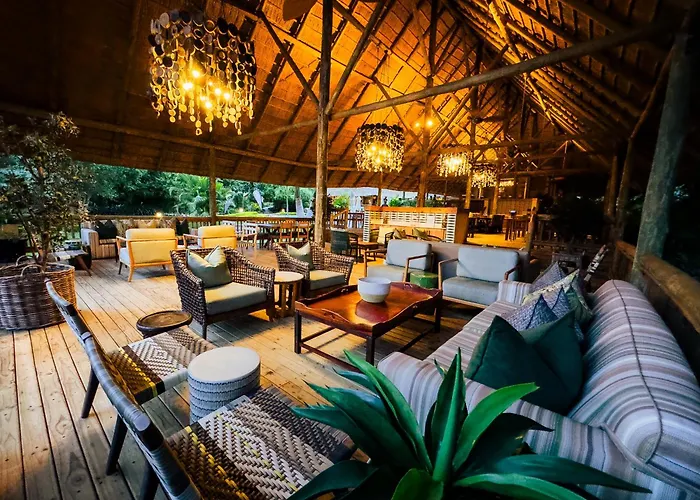 Villa: Shearwater'S Explorers Village