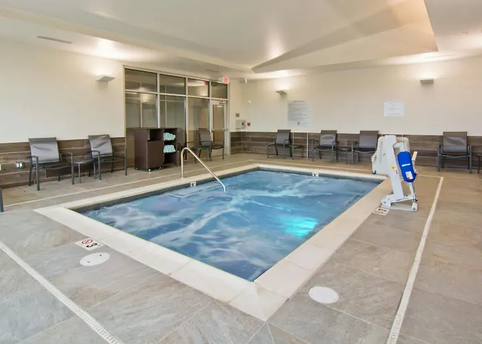 Fairfield Inn & Suites By Marriott Airport