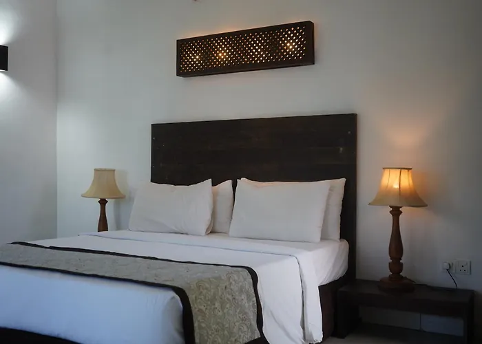 Airport Hotel: Amaluna Resorts