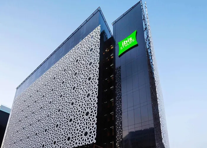 Hotel with view: Ibis Styles Dubai Airport Hotel