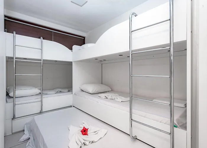 Hotel near College: Nannai Residence By Aft