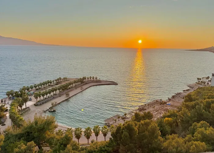 Helia Luxury Suites & Studios