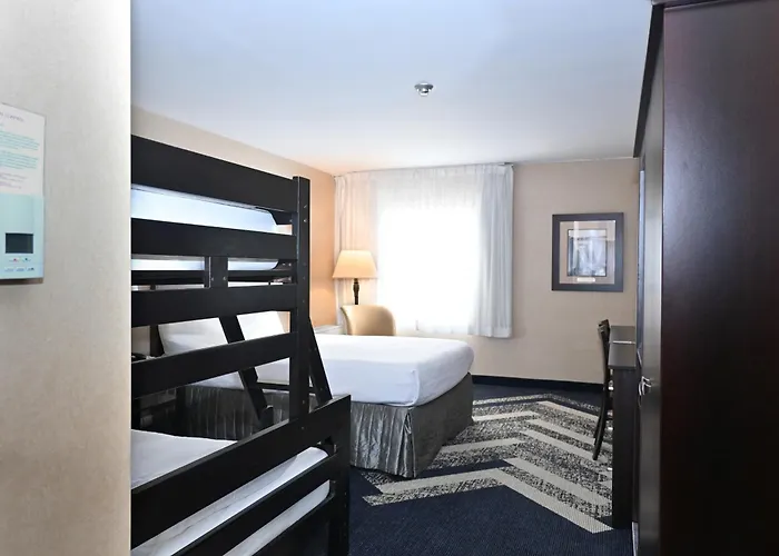 Hotel near College: Skyline Hotel & Waterpark