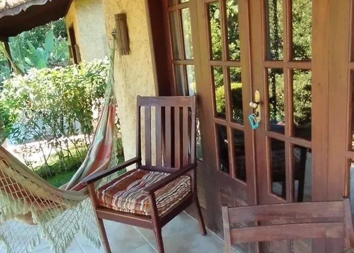 Pousada com piscina: JARDIM REAL - Chalés para casais
