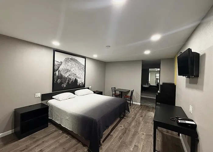 Family Hotel: Super 8 By Wyndham Visalia