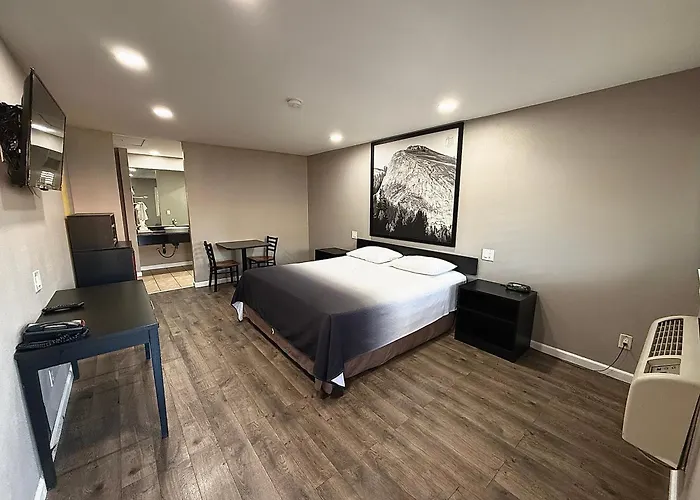 Family Hotel: Super 8 By Wyndham Visalia