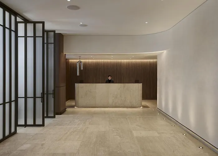 Vogue Montreal Downtown, Curio Collection By Hilton