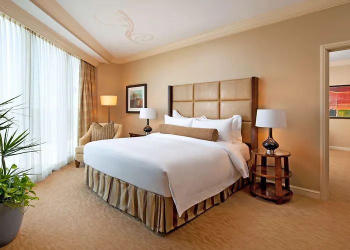 Luxury hotel only: Houston Grand Hotel - River Oaks