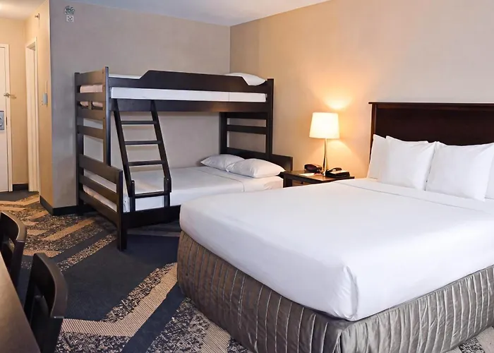 Hotel near College: Skyline Hotel & Waterpark