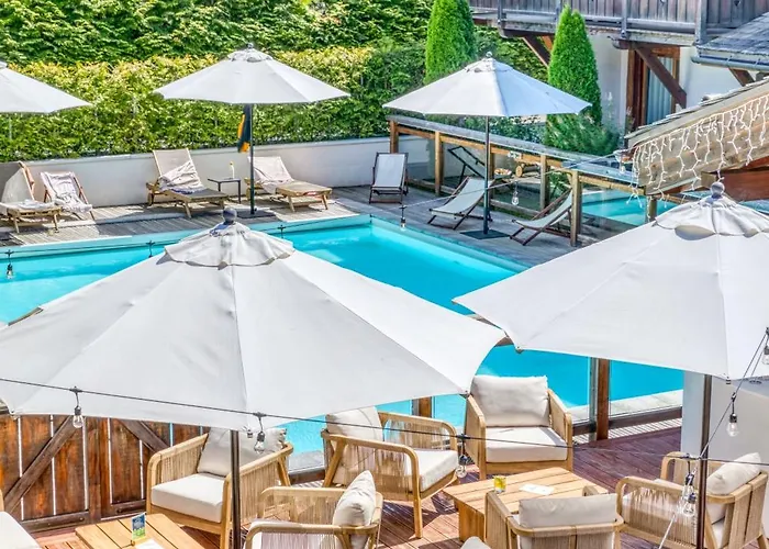 Hotel with Tennis: Les Loges Blanches Megeve