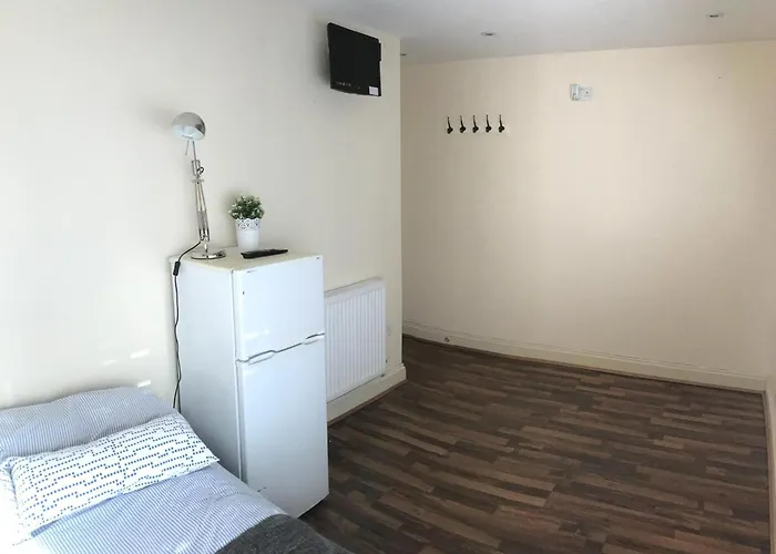 Hotel near College: Mapesbury Hostel London