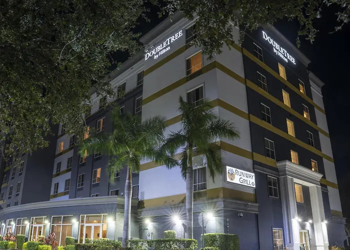 Luxury hotel only: Doubletree By Hilton Sarasota Bradenton Airport