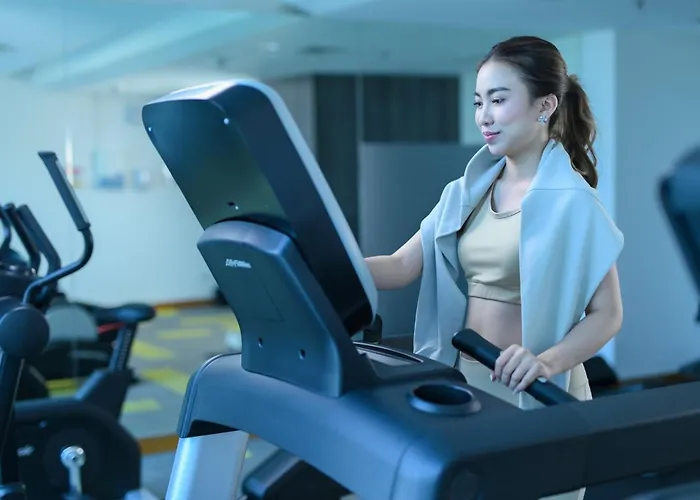 Сity center hotels Holiday Inn Express Jakarta Matraman By Ihg