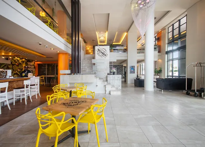 Beach hotel: Colosseum Hotel