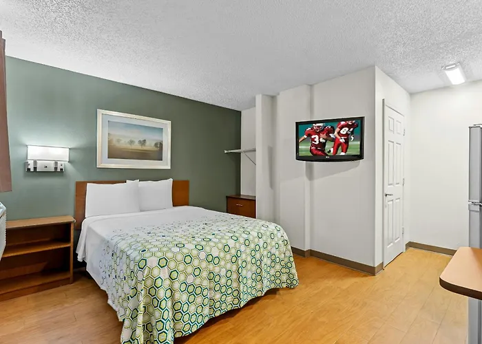 Hometowne Studios By Red Roof Orlando South