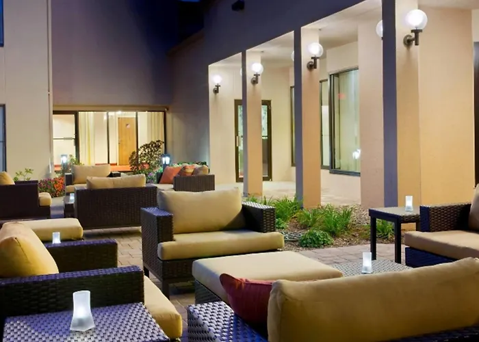 Cheap hotel: Sonesta Select Milwaukee Brookfield