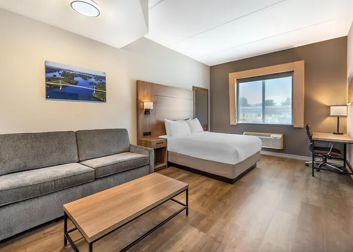 Holiday Inn Express & Suites 1000 Islands - Gananoque By Ihg