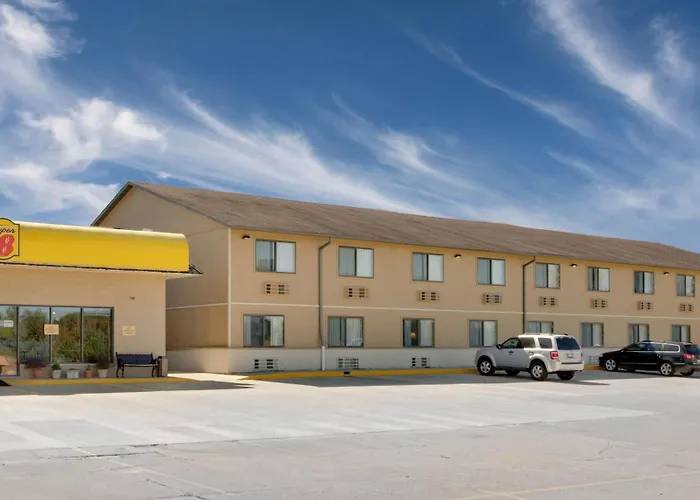 Super 8 By Wyndham Macomb