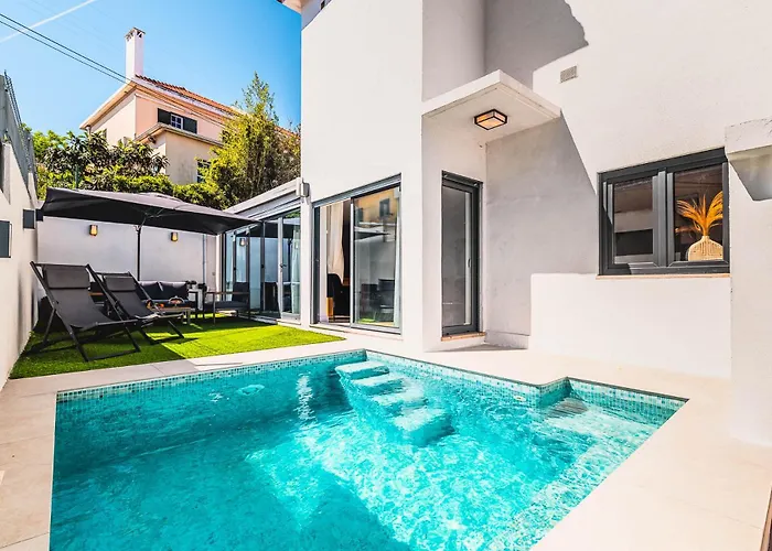 Luxury Heated Pool & Sauna - No Parties Allowed